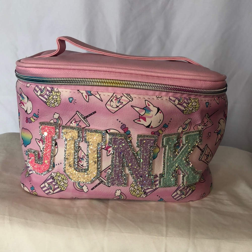 MISS GWEN’S pink JUNK OMG Accessories Cosmetic bag. Unicorn glitter cotton candy
